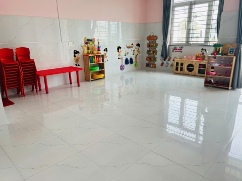 Máy lạnh và quạt đầy đủ